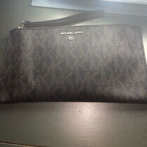 Michael kors wrist wallet